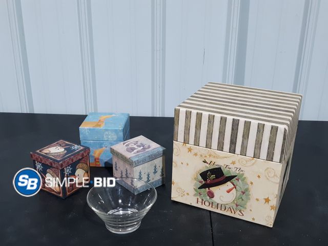 Lot 58-35161 - Decorative Christmas Boxes - Light Use