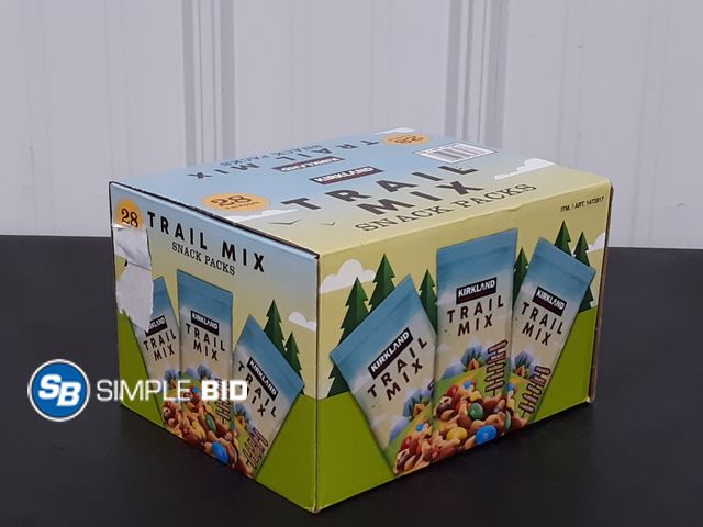 Lot 58-35666 - Kirkland TRAIL MIX Snack packs - 28  individually packaged - open box - mostly full - unopened