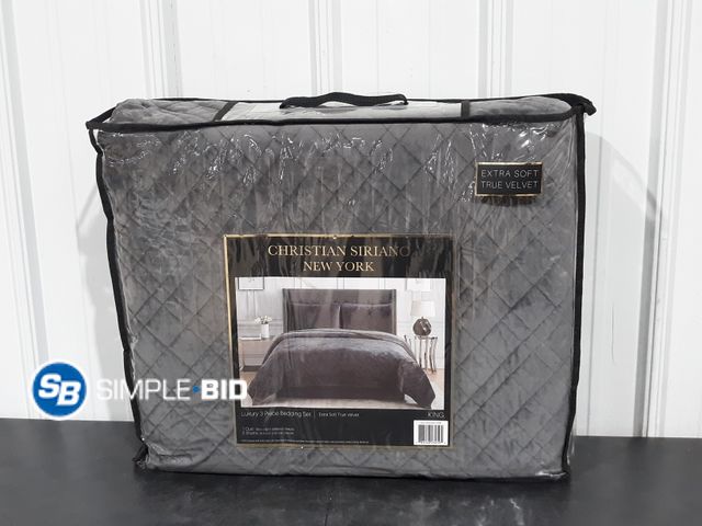 Lot 58-34791 - Christian Siriano New York Luxury 3 piece Bedding set - KING SIZE - appears unused
