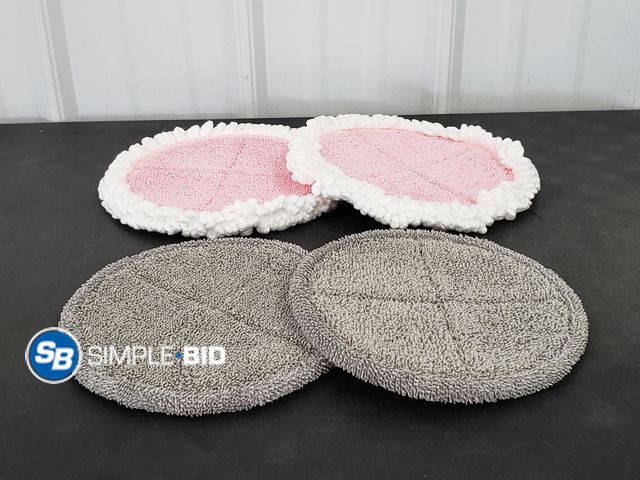 Lot 58-69393 - Lot of (4) Round 8" Mop Heads (2) of Each Color