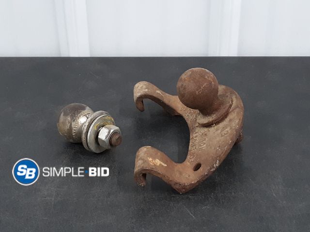 Lot 58-38106 - Lot of (2) Misc Balls for Hitches