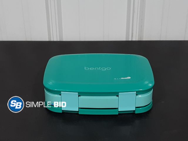 Lot 58-21553 - New Bentgo lunch box - bottom does have a slight crack from shipping - does not affect use