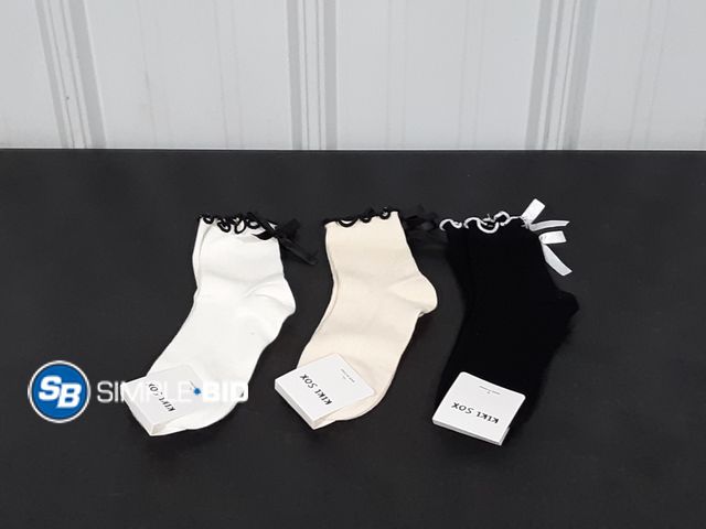 Lot 58-32151 - Lot of Girls Socks with Ruffles and Bows