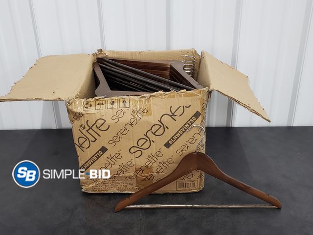 Lot 58-80348 - Lot of (50) Serenelife Wooden Hangers
