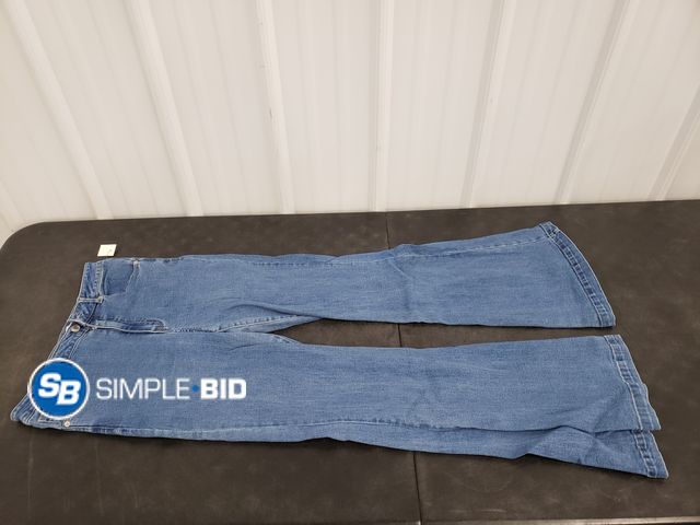 Lot 58-53201 - Forever 21 Jeans - Size 8 - Light use