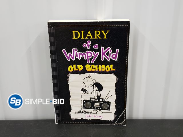 Lot 58-41172 - Diary of a WIMPY KID -- OLD SCHOOL - paperback book - in good condition