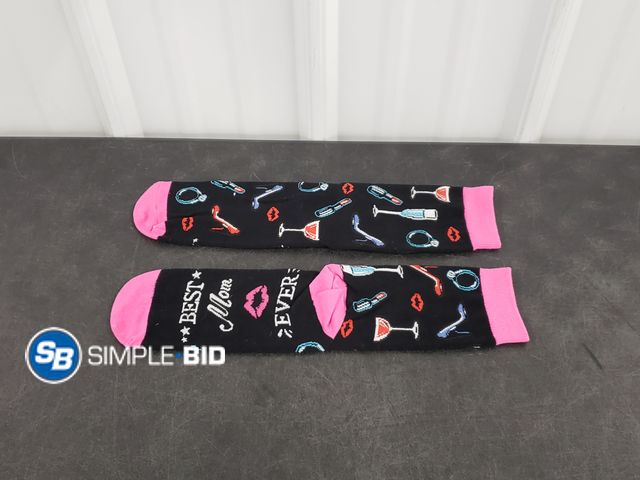 Lot 58-60470 - New Women Novelty Socks -- BEST MOM ever