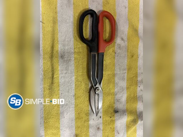 Lot 58-38752 - New Wiss Tin Snips life time warranty
wiss by crescent 
wdf12s