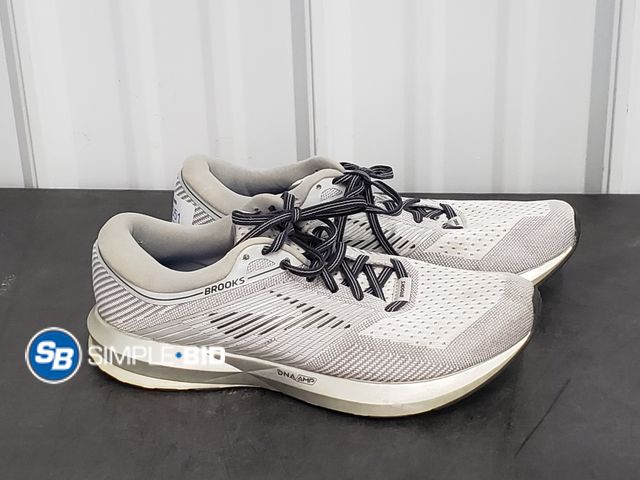 Lot 58-75651 - Brooks Levitate Shoes - Size 9.5 - light Use