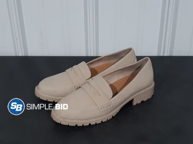 Lot 58-27844 - Dolce Vita Woman's Loafers - Size  9 - unworn