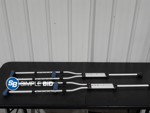 Lot 58-35166 - Set of Crutches - 250 lbs. Weight Capacity - Light Use