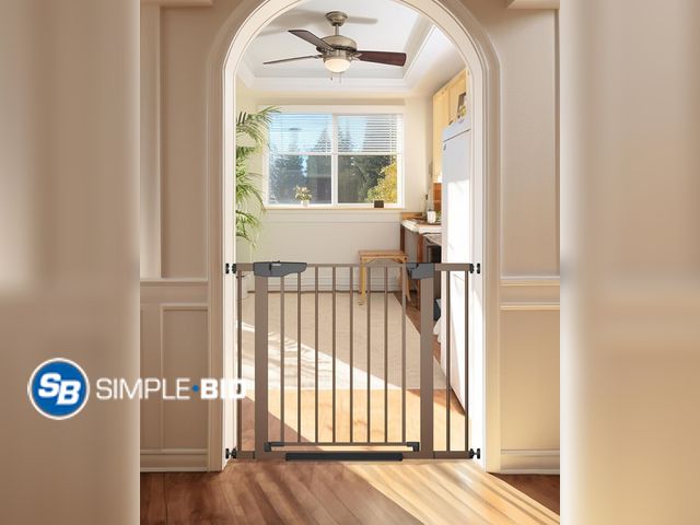 Lot 58-56213 - Cumbor Safety Gate 29.7-40.6" Brown