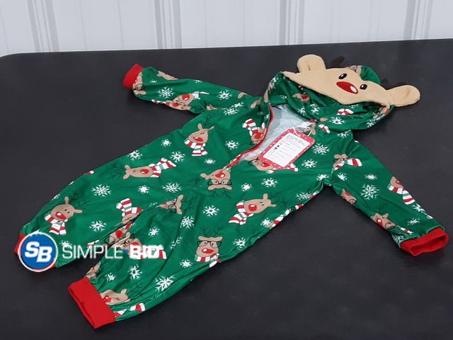 Lot 58-28001 - New PatPat Christmas Family Matching Pajamas Green Reindeer PJs Hooded Onesie -- BABY for ages 3-6 m...