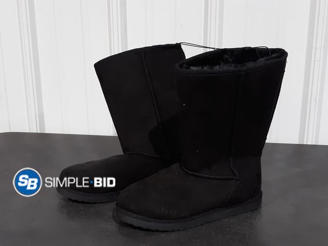 Lot 58-29099 - Cat &amp; Jack Plush Lined Mid-Calf Boots, Girls Size 4 - Black