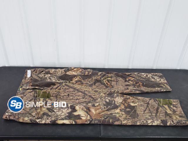 Lot 58-74704 - Men's Cabela's Hunting Fleece Pants - SIZE 40 - used but in good condition