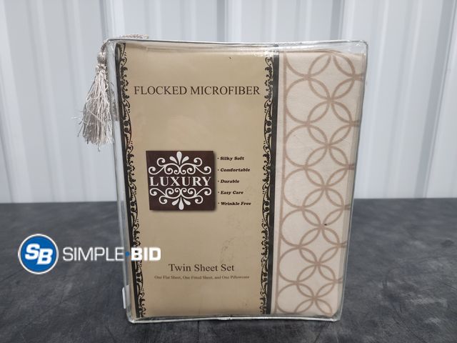 Lot 58-40277 - New Flocked Microfiber TWIN SHEET SET