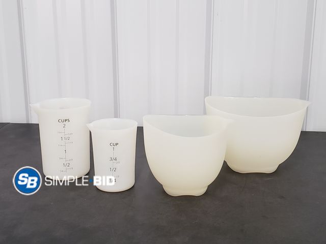 Lot 58-67736 - Lot of Silicone Measuring Cups - light use - in good condition