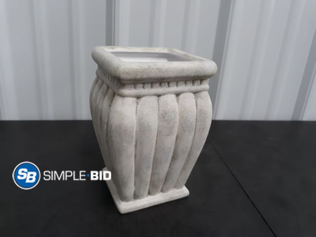Lot 58-67420 - New Lucie Sable import Planter