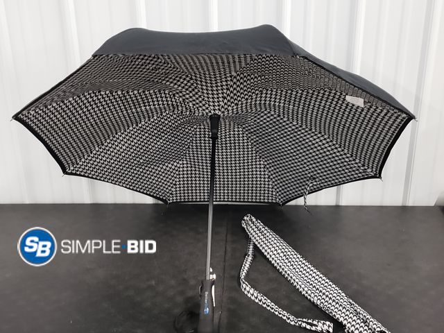 Lot 58-72066 - Better Brella auto w/Flashlight - New