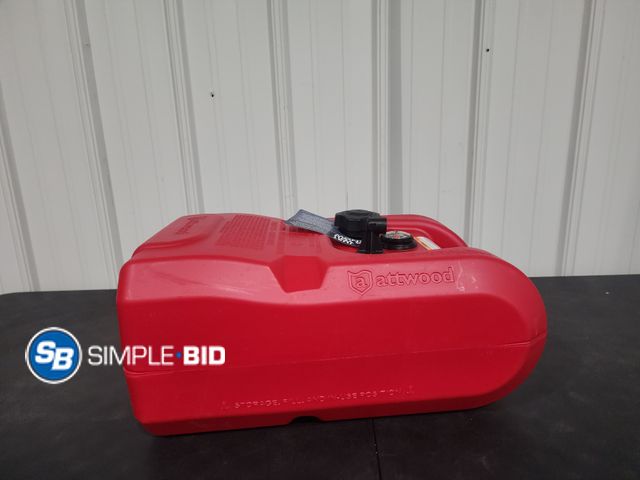 Lot 58-28841 - Attwood 6 Gallon Gas Tank with Fuel Gauge - New