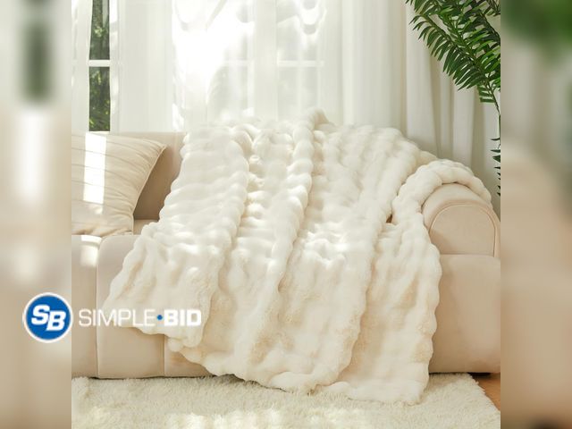 Lot 58-50570 - New The Malibu Blanket - LuxeComfort Faux Fur Bubble Blanket 60"x70" Pebble Grey - Luxuriously Soft,...