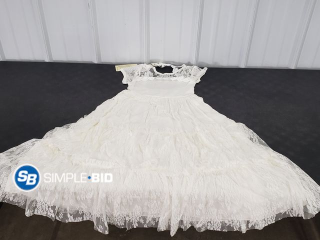 Lot 58-74773 - Beautiful White Colored Dress for Young Girls 7 Years Old - Appears Unused