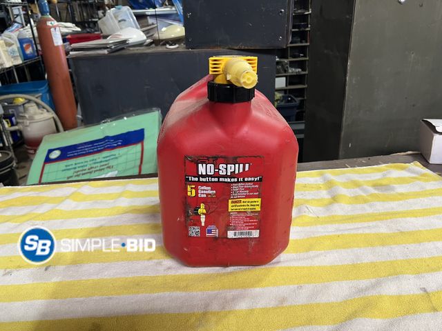 Lot 58-60644 - 5 Gallon Gas Can
No spill push Button Control