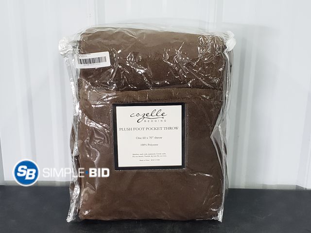 Lot 58-68539 - Cozelle Bedding Plush Foot Pocket Throw