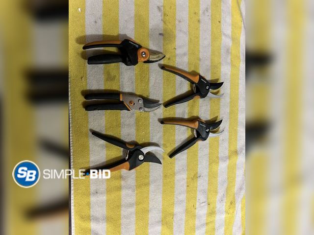 Lot 58-60678 - Lot of (5) Fiskars Snips