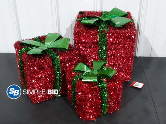 Lot 58-32375 - CHRISTMAS! New 3 piece Tinsel Gift boxes