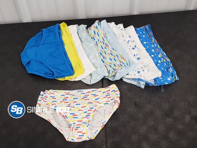 Lot 58-39744 - GIRLS! Lot of Girls Fruit of the loom Briefs - SIZE 10 - 13 pairs - unworn - out of package