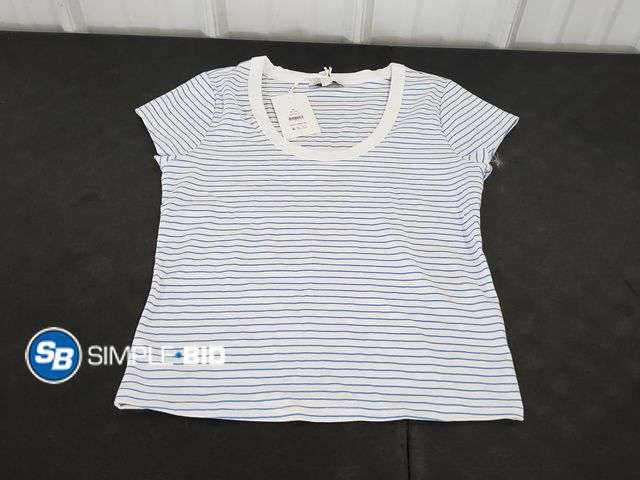 Lot 58-70742 - New Junior's Free Assembly Scoop Neck Tee, Size M