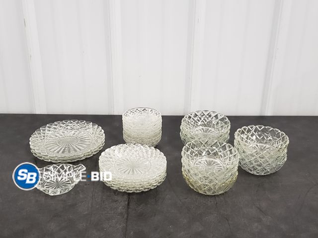 Lot 58-67528 - Lot of Glassware, Matching Small Bowls/Plates/Etc - Appears to be Vintage