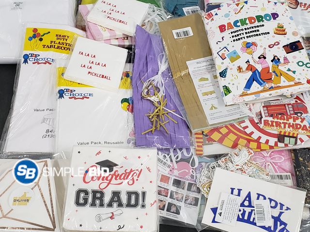 Lot 58-56418 - Lot of PARTY Decorations, Napkins, Balloons and much more - variety of items - unused