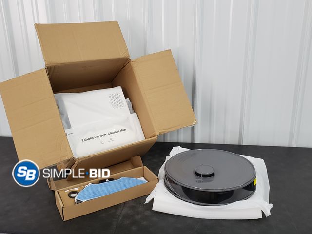 Lot 58-84105 - Lefant M2S Plus Robot Vacuum and Charge Base - Light use