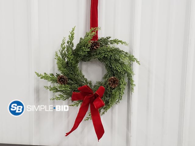 Lot 58-78551 - Winter Wreath Decor