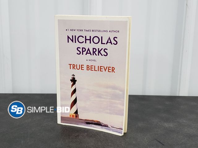 Lot 58-56162 - True Believer Paperback book - by Nicholas Sparks - light use - in good condition