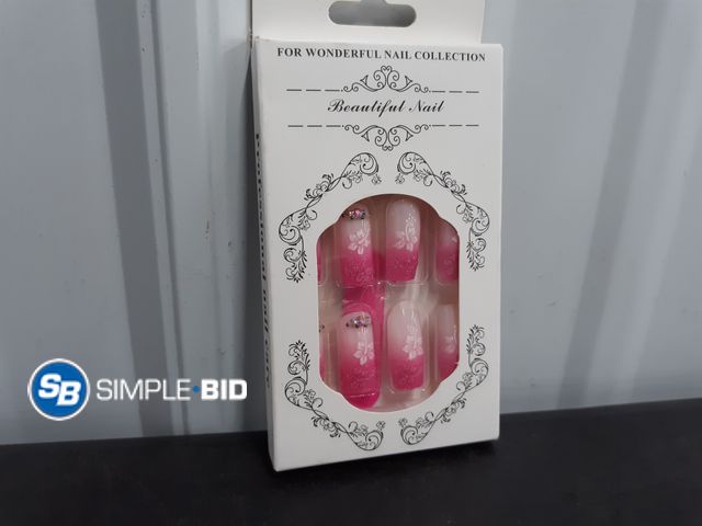 Lot 58-30255 - Beautiful Nail Set