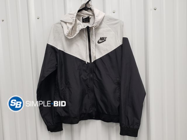 Lot 58-67173 - Nike Lightweight Jacket - Size Medium - Used but in Good Condition