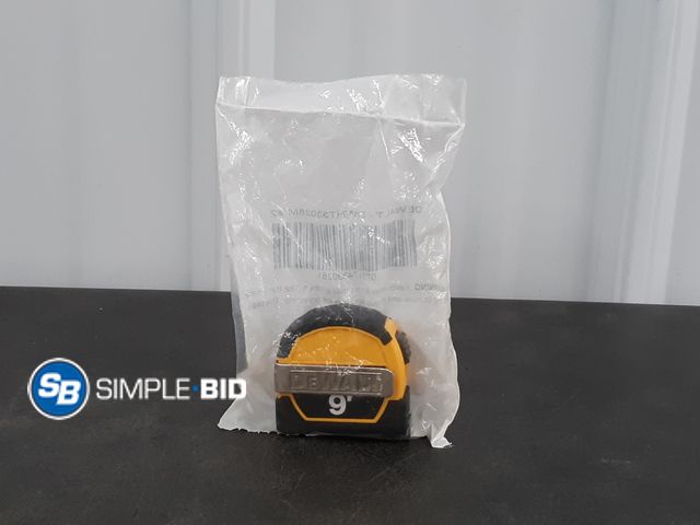 Lot 58-38078 - New mini Dewalt DWHT33028M 9ft. Magnetic Pocket Tape Measure
