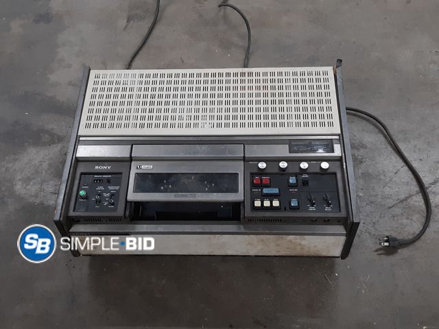 Lot 58-38605 - Vintage sony u matic video cassette recorder