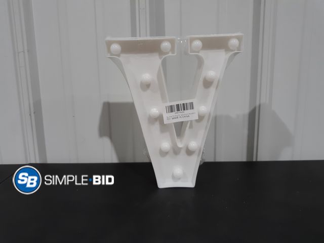 Lot 58-22056 - Light Up Letter " V"