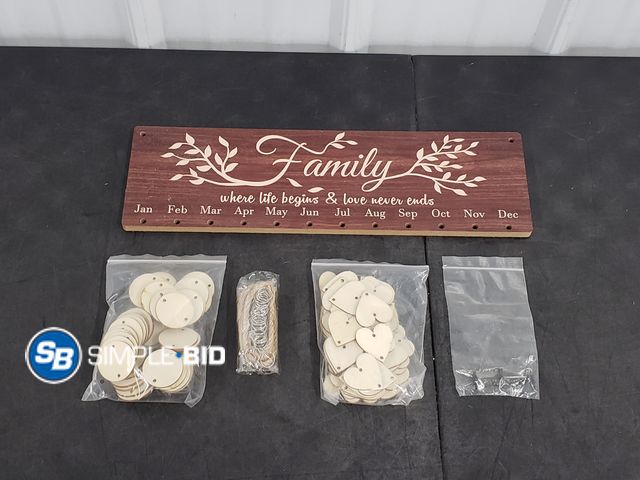 Lot 58-77072 - Wood Family Reminder Calendar Set