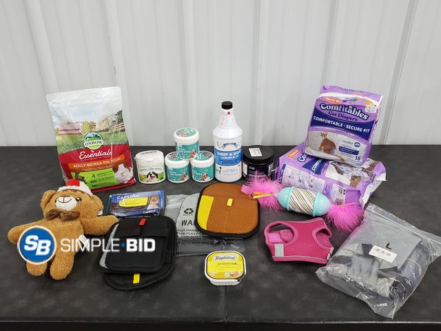 Lot 58-76166 - Lot of PET supplies and accessories including leashes, toys, dental care wipes and much more - appea...