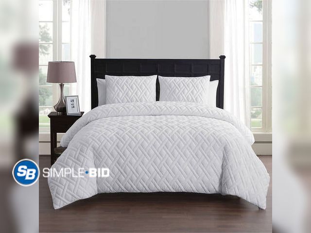 Lot 58-40262 - New VCNY Home Lattice Embossed 2/3 Piece Bedding Duvet Cover Set with Shams - TWIN size