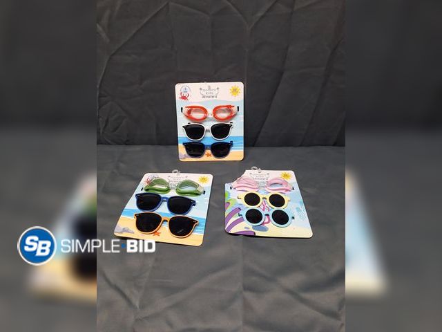 Lot 58-68047 - Lot of Kids Sunglasses &amp; Goggles