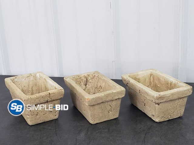 Lot 58-85047 - Set of (3) Pottery planters