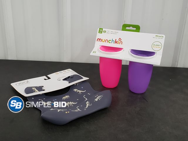 Lot 58-67362 - Lot of Baby Items - (2) Munchkin Sippy Cups (1) Neat Solutions Silicone Bib - New