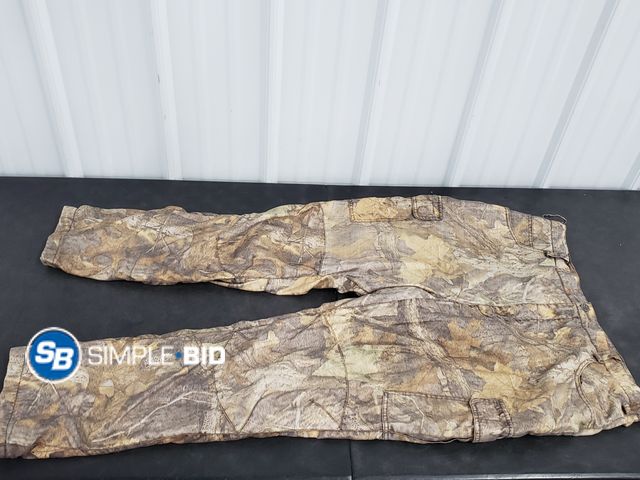 Lot 58-74880 - Men's Pro Gear Camo pants - SIZE L - in good conditon