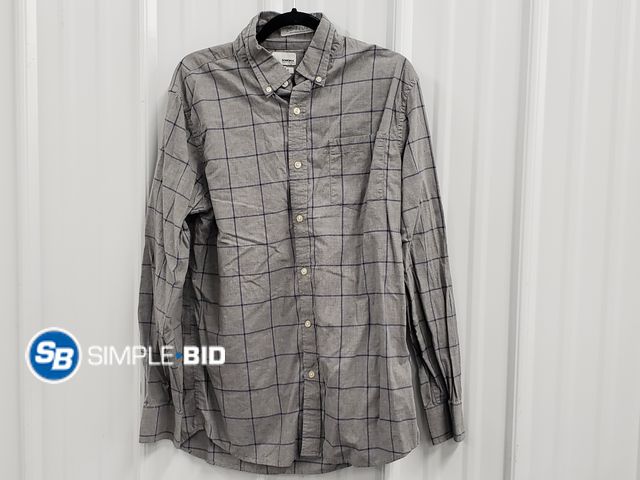 Lot 58-77091 - Men's Sonoma Long Sleeve Dress Shirt, Size Medium-Light Use